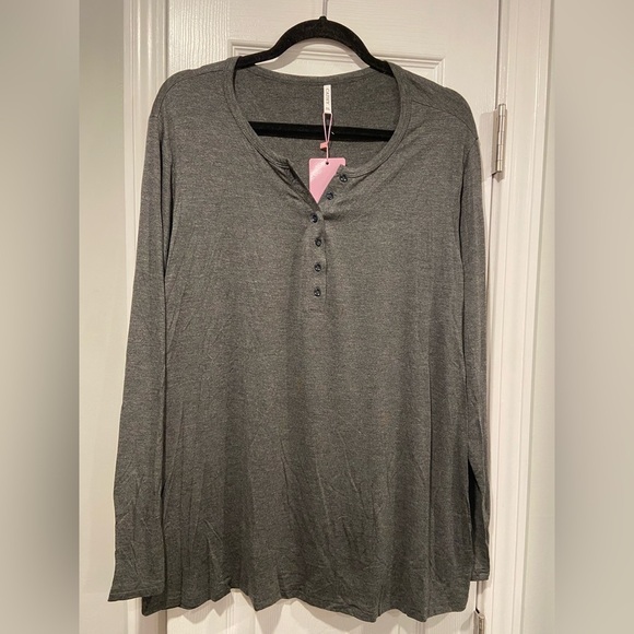 NWT Cathy Size 2XL Soft Long Sleeve Flowy Gray Henley Pullover Tee Shirt - Picture 1 of 11